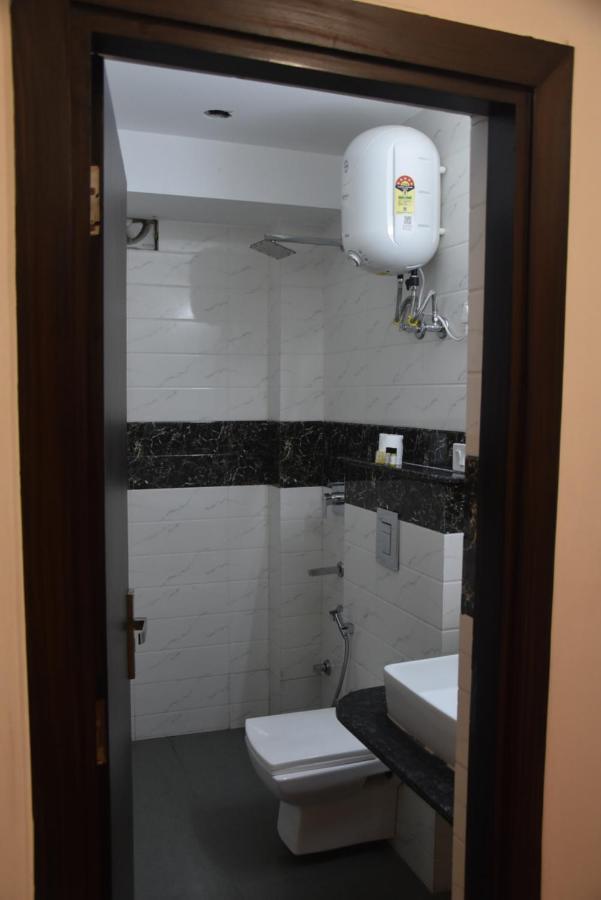 Hotel De Luxe Basai Road Gurgaon Exterior foto