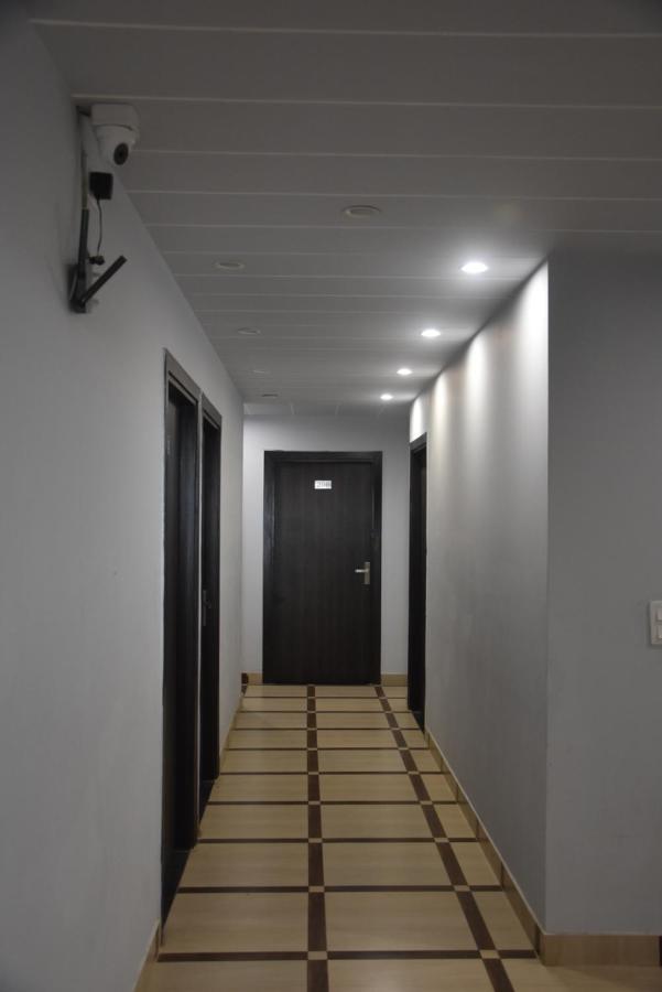 Hotel De Luxe Basai Road Gurgaon Exterior foto