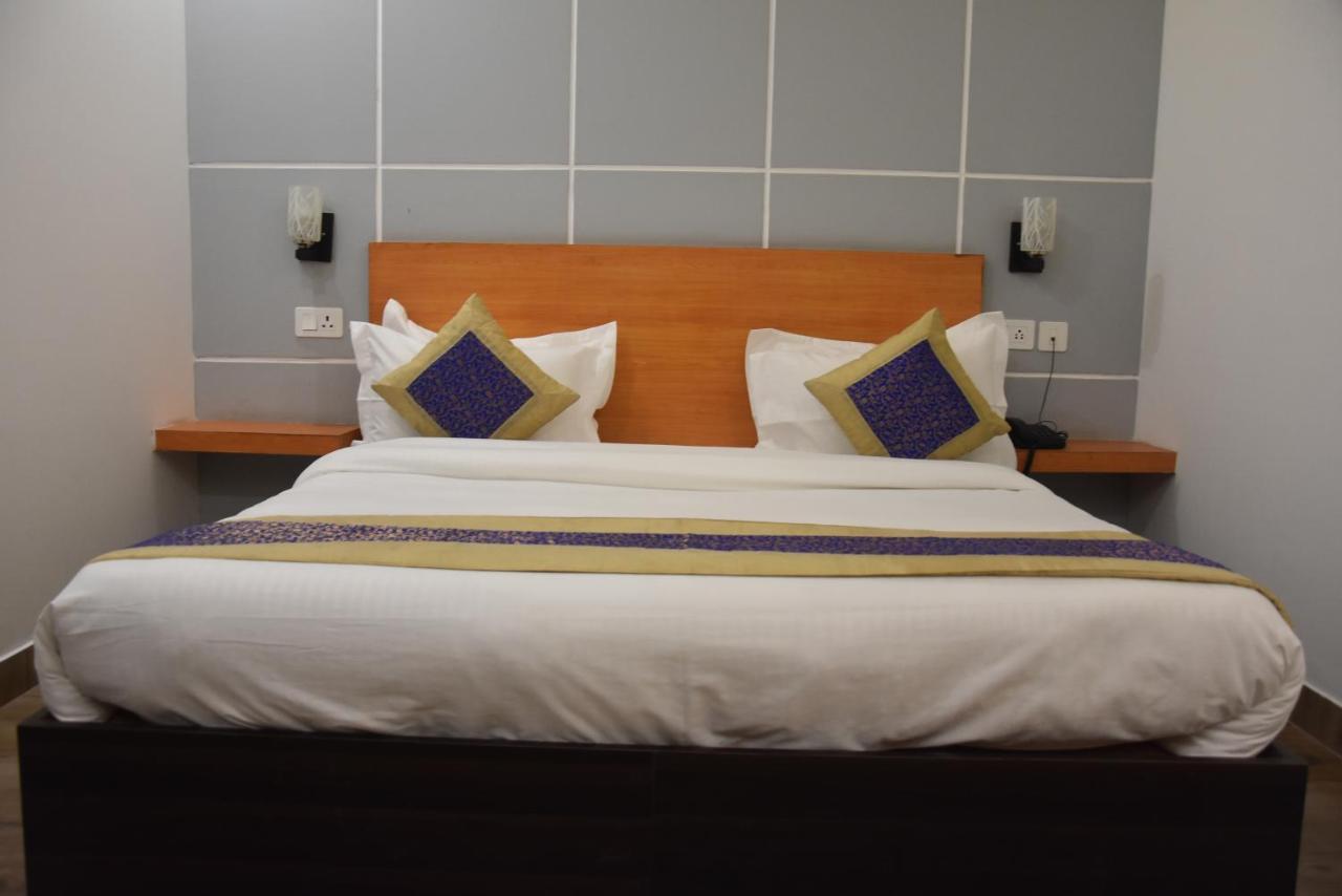 Hotel De Luxe Basai Road Gurgaon Exterior foto