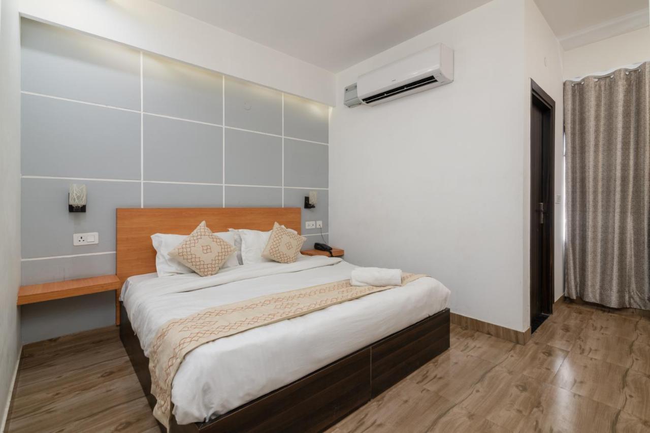 Hotel De Luxe Basai Road Gurgaon Exterior foto